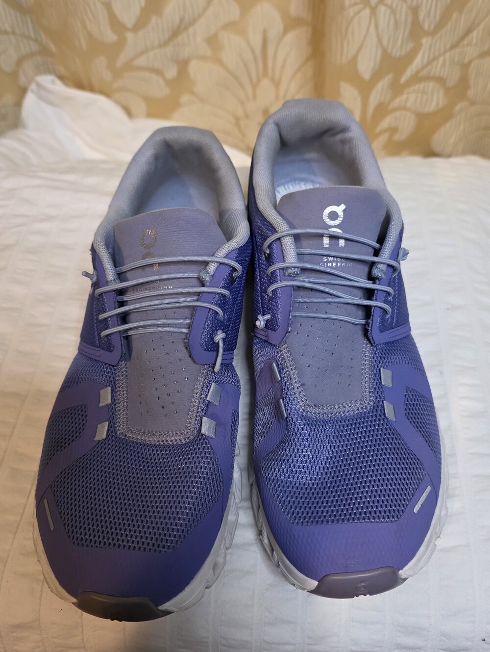 ON CLouds Women Sneakers Sz 9 W